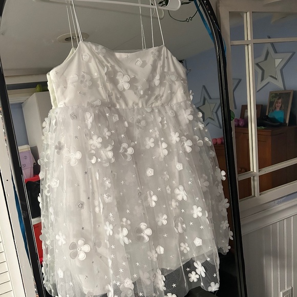 White Dress - Picture 1 of 2